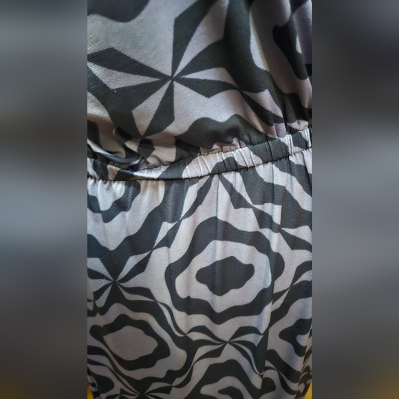 TORI RICHARD Sleeveless Racerback Max Dress In Blue/black Pattern. Size Small - Picture 11 of 12